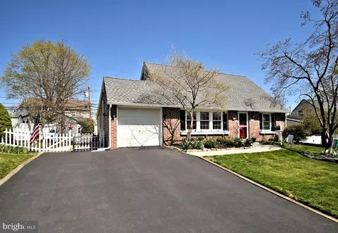 20 Conifer Rd, Levittown, PA 19057