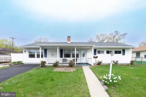 309 Oaktree Dr, Levittown, PA 19055
