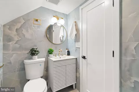 Bath - 1102 Nancy Dr, Croydon, PA 19021 photo 10 of 11