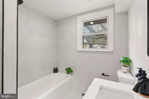Bath - 1102 Nancy Dr, Croydon, PA 19021 photo 2 of 11
