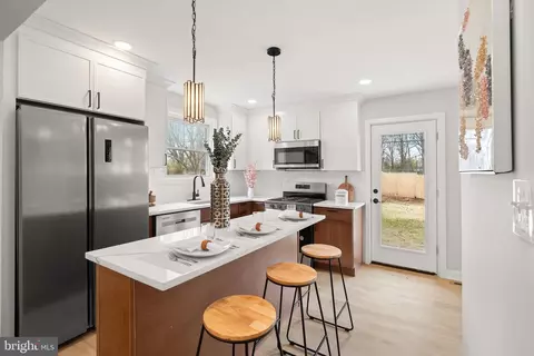 Kitchen - 1102 Nancy Dr, Croydon, PA 19021 photo 2 of 4