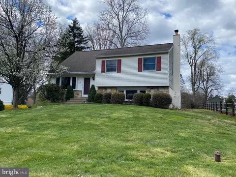 123 Cornwall Dr, Chalfont, PA 18914