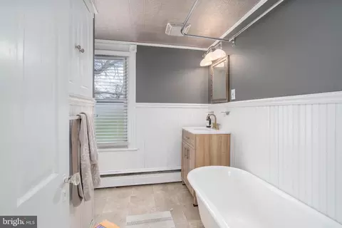 Entry Way - 235 E Maple Ave, Langhorne, PA 19047 photo 3 of 5