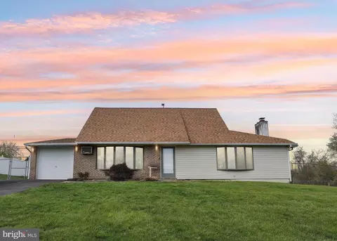 63 Tinsel Rd, Levittown, PA 19056
