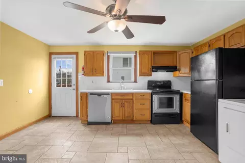 Entry Way - 214 State Rd, Croydon, PA 19021 photo 1 of 4