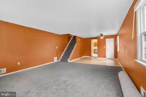 Living - 214 State Rd, Croydon, PA 19021 photo 3 of 5