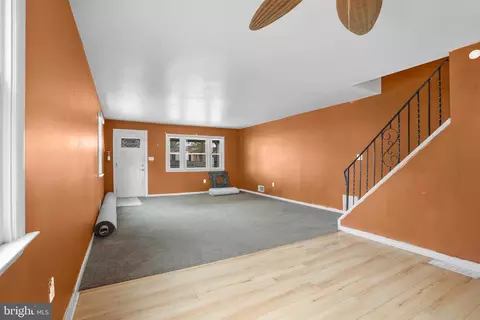Living - 214 State Rd, Croydon, PA 19021 photo 4 of 5