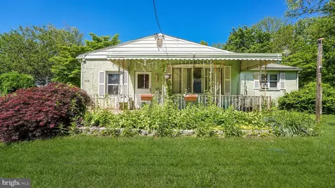 102 Bristol Oxford Valley Rd, Langhorne, PA 19047
