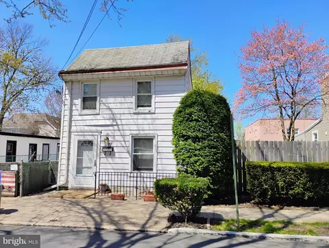 1223 Pine Grove St, Bristol, PA 19007