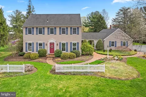 27 Dunkin Dr, Washington Crossing, PA 18977