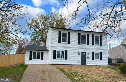56 Aspen Ln, Levittown, PA 19055