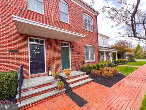 10 Watson Mill Ln, Newtown, PA 18940
