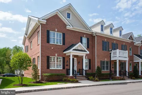 66 Creekview Ln, Yardley, PA 19067