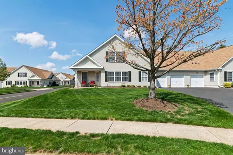 2 Avenrowe Ct, Fairless Hills, PA 19030