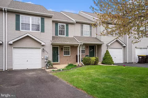 4986 Windy Meadow Ct, Pipersville, PA 18947