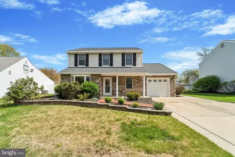 585 Fernwood Ln, Fairless Hills, PA 19030