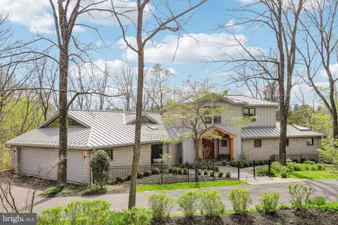 20 Woodhill Rd, Newtown, PA 18940