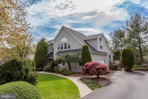 49 Trailwood Dr, Southampton, PA 18966
