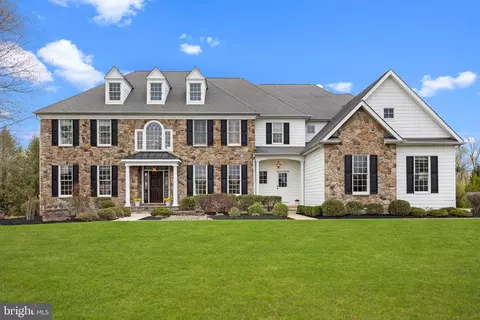 7 Belamour Dr, Washington Crossing, PA 18977