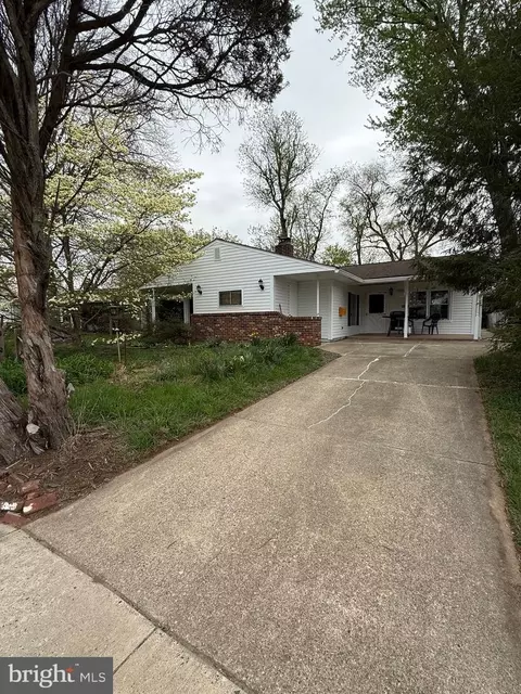 58 Bald Cypress Ln, Levittown, PA 19054