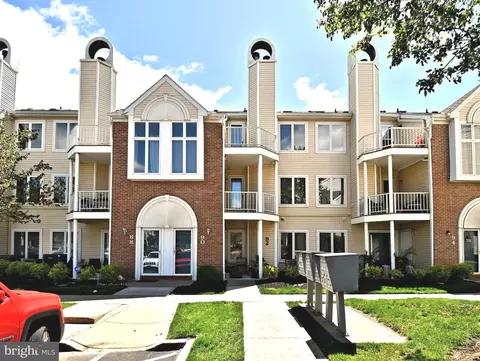 90 Catherine Ct, Levittown, PA 19057