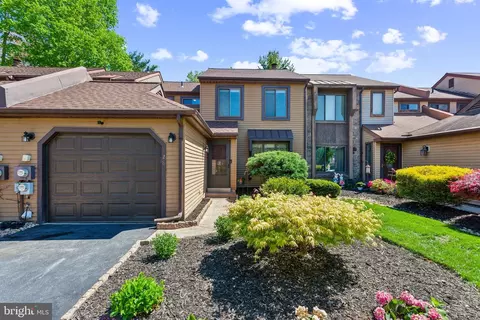 128 Granite Hill Ct, Langhorne, PA 19047