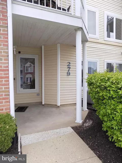 279 Juanita Ct, Levittown, PA 19057