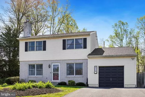 872 Strawberry Ln, Langhorne, PA 19047