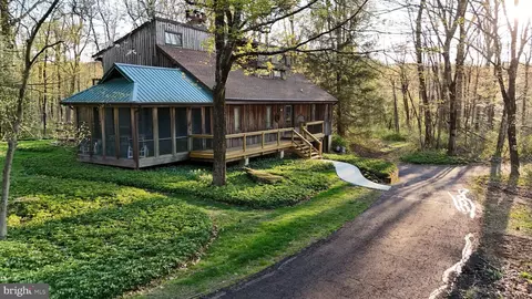 1830 Oaklynn Dr, Green Lane, PA 18054