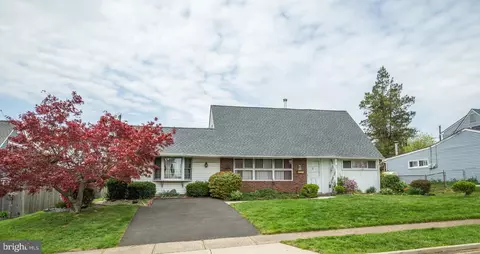 37 Underwood Rd, Levittown, PA 19056