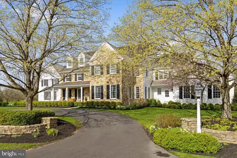 15 Greenbriar Cir, Newtown, PA 18940