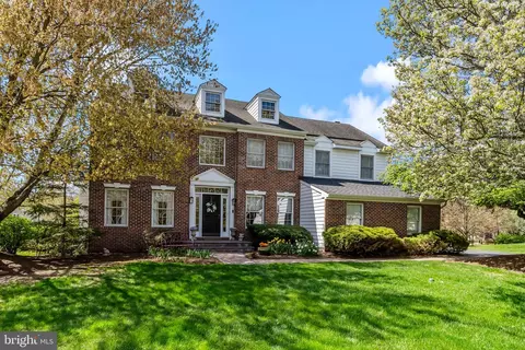 2029 Farmview Dr, Newtown, PA 18940