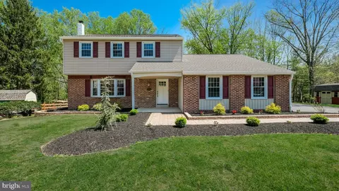 1130 University Dr, Yardley, PA 19067