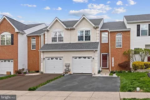 207 Hampshire Dr, Sellersville, PA 18960