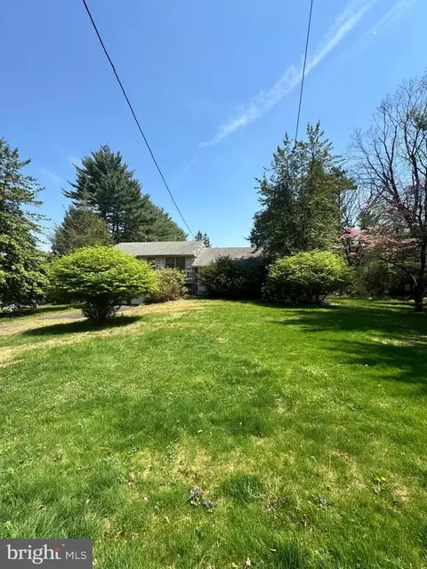 14 Sunnyside Ln, Yardley, PA 19067