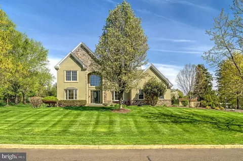 82 Parkside Dr, New Hope, PA 18938