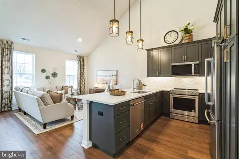 102 Cedar Cir #72, Levittown, PA 19055