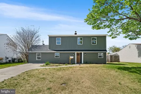 19 Narcissus Ln, Levittown, PA 19054