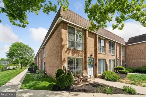 309 Valley Forge Ct, Warminster, PA 18974