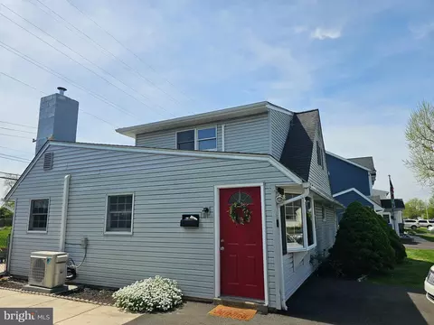 56 Coral Ln, Levittown, PA 19055