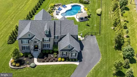 5392 Loux Dr, Doylestown, PA 18902
