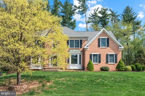 25 Stallion Cir, Holland, PA 18966