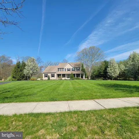 3552 Woodbyne Rd, Hellertown, PA 18055