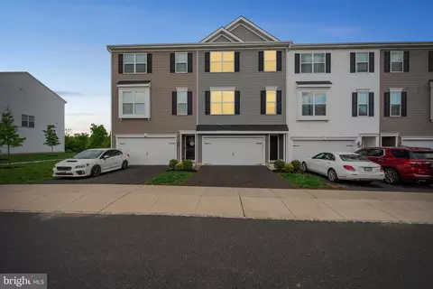 120 Edgewater Ct, Quakertown, PA 18951