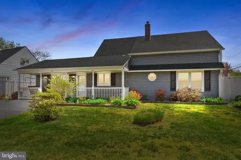 112 Everturn Ln, Levittown, PA 19054