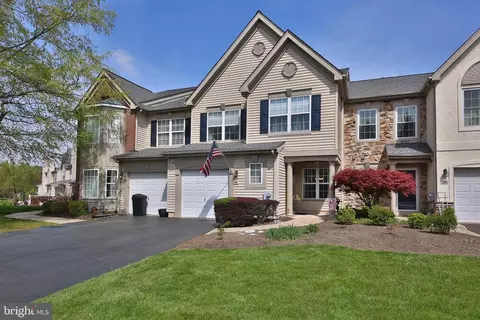 105 Tree Top Ct, Warwick, PA 18974