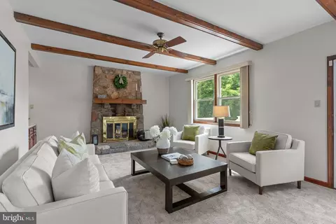 4 Sunflower Ct, Newtown, PA 18940