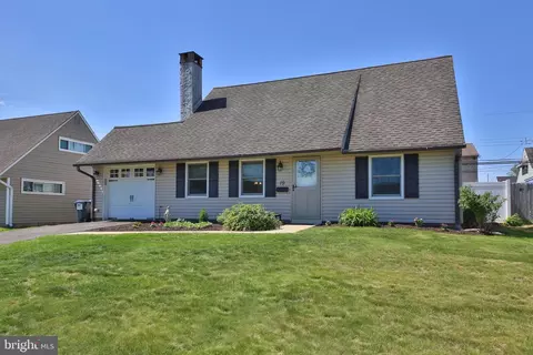 19 Parkside Cir, Levittown, PA 19056