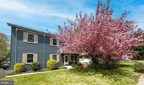 416 Barclay Ave, Morrisville, PA 19067