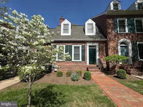 43 Commanders Dr, Washington Crossing, PA 18977